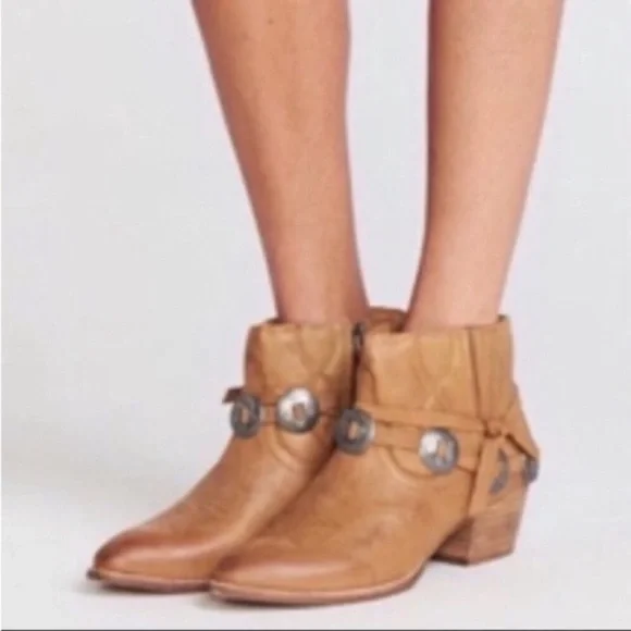 NWB 7.5 Dolce Vita Skye Booties